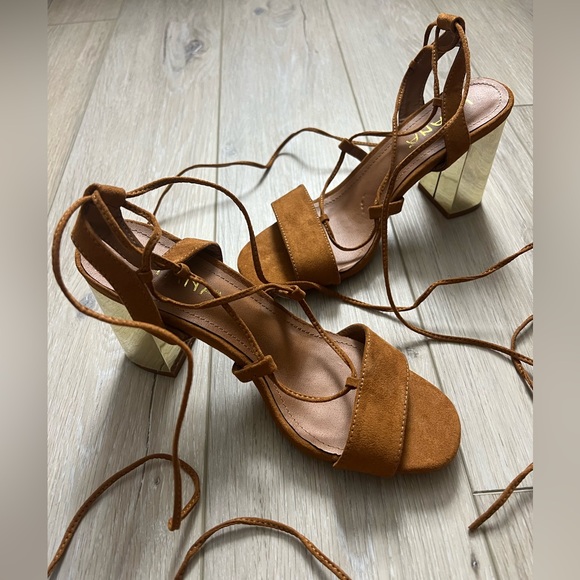 Liliana Lace Ups with Golden Chrome Heel - Picture 2 of 3